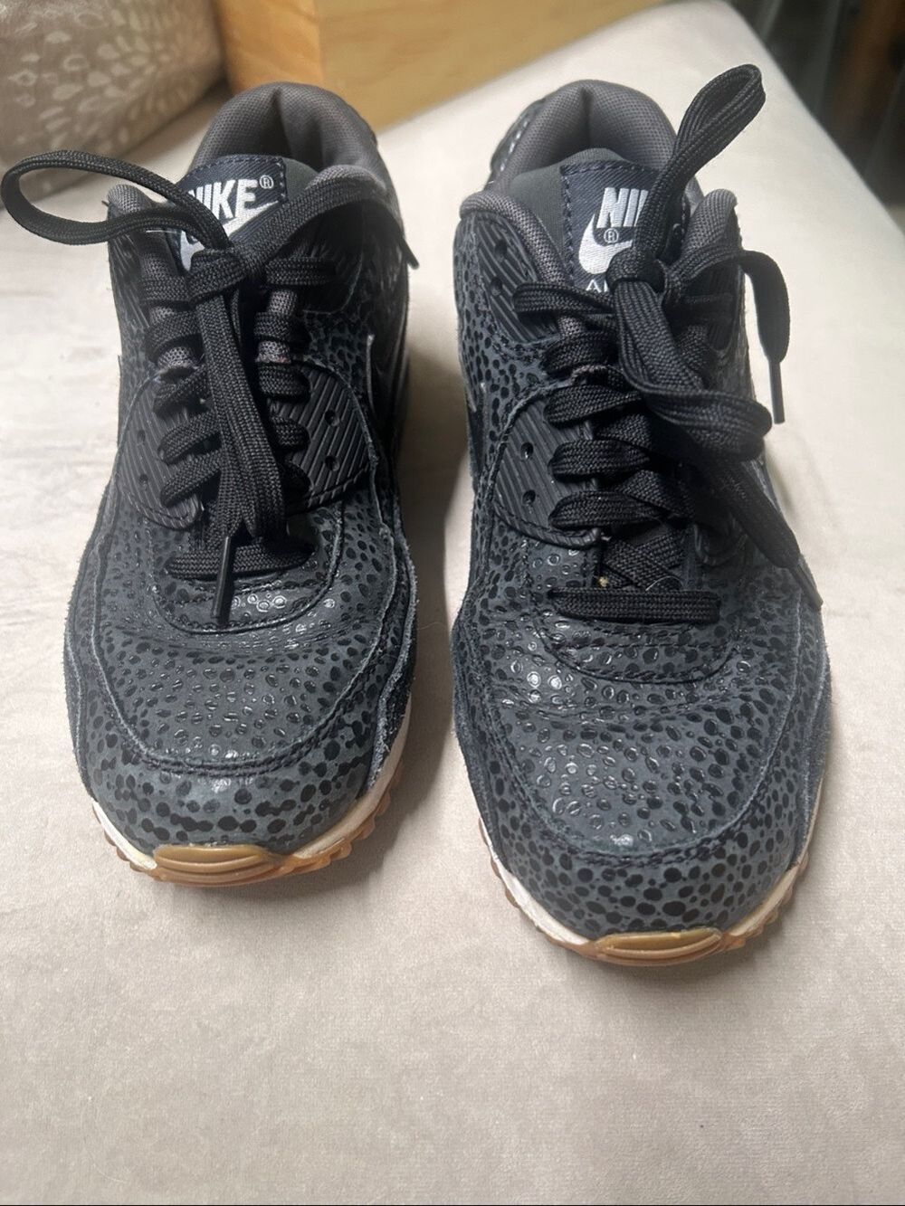 Nike Wmns Air Max 90 Premium shoes in black with a safari print - Picture 3 of 6